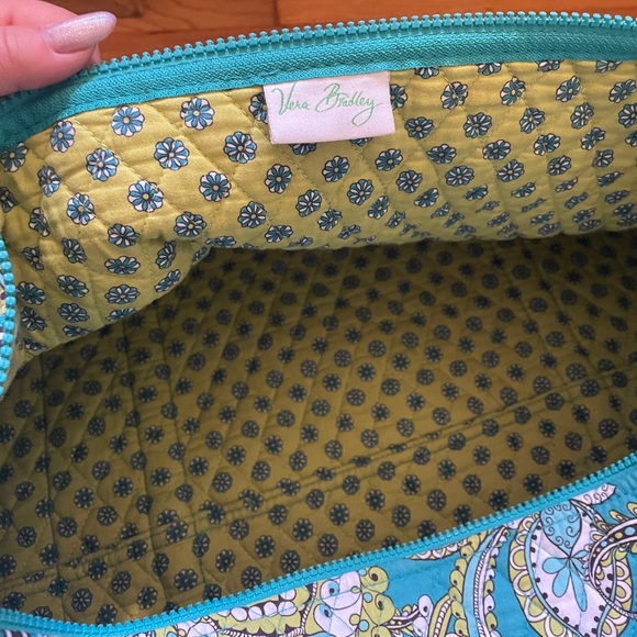 Vera Bradley duffle bag! Only used a few times in good condition - Picture 2 of 4